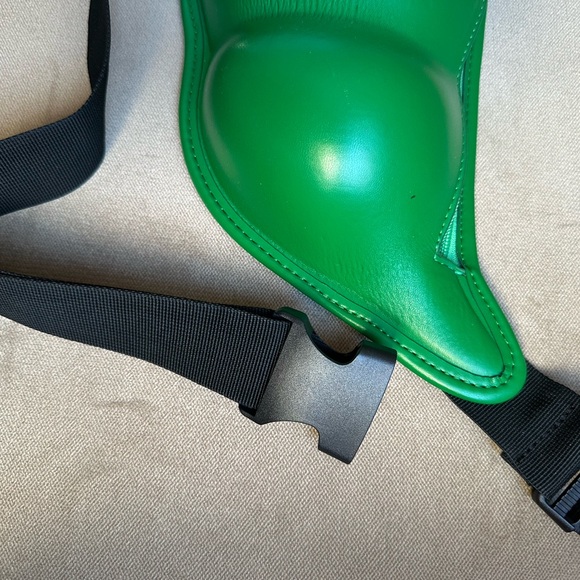 Sugar snap pea shaped Shoulder Bag - Picture 5 of 5